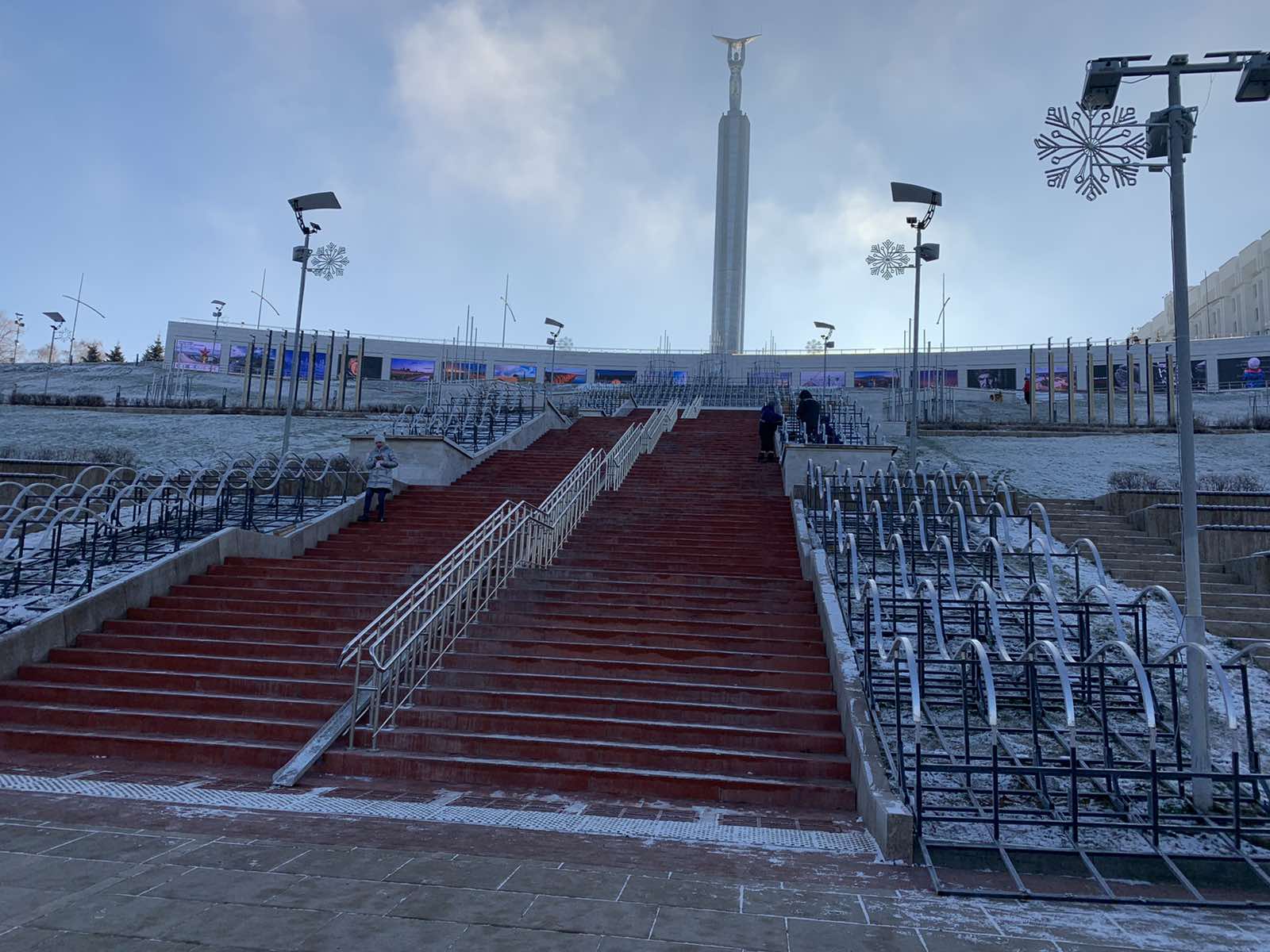 Сверкающий «новогодний дворец» на площади Славы в Самаре будет готов к началу декабря 