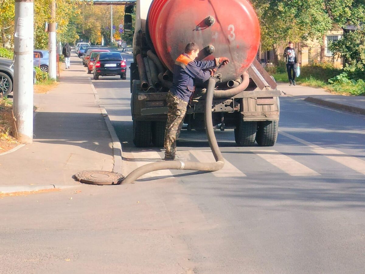 Более 50 протоколов составили за слив отходов в ливневнку в Нижнем Новгороде - фото 1