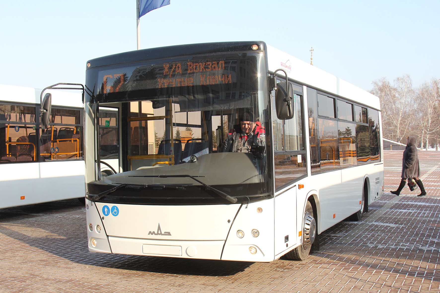 Автобус №9 сменил маршрут из-за обвала асфальта в Самаре