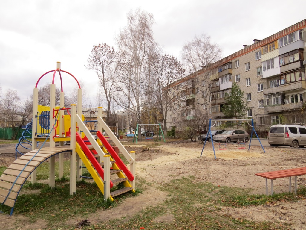 Ул дворовая нижний новгород. Детская площадка Лескова 3 Нижний Новгород. Детская площадка на улице Лескова.