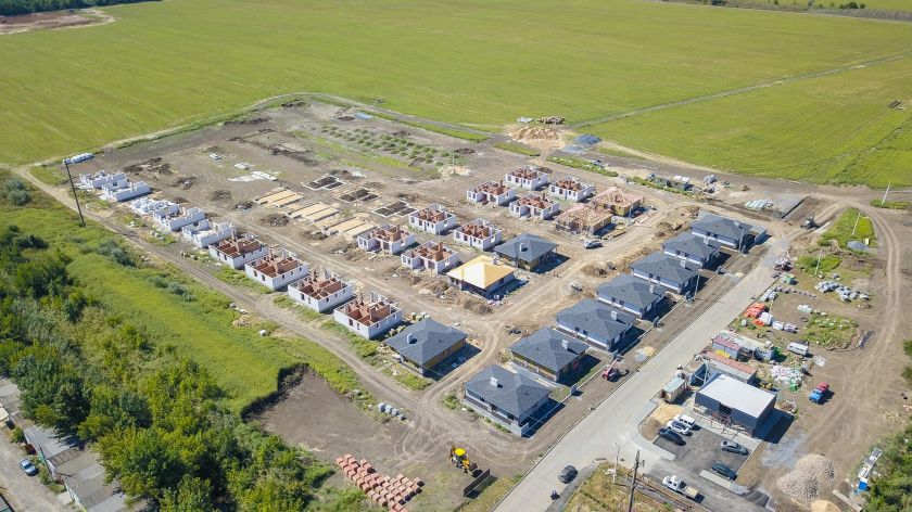 Строительство домов первой очереди КП «Легенда»