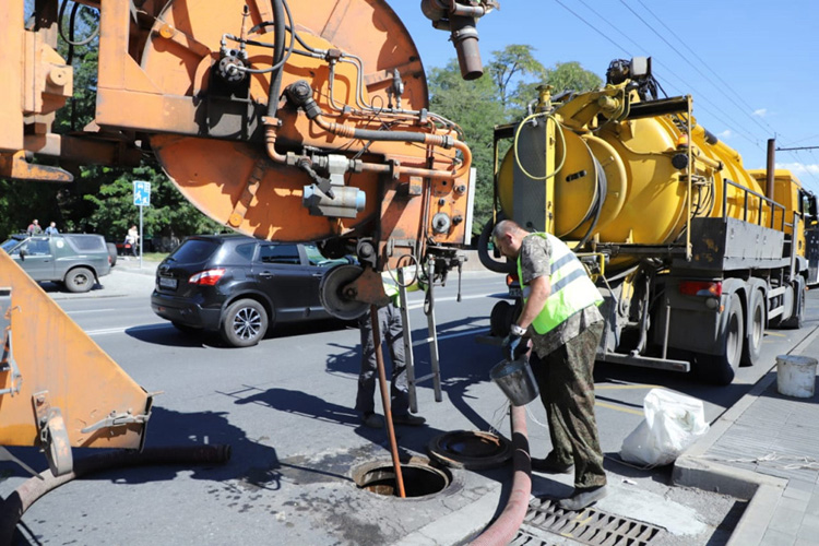 На ул. Б. Садовой и просп. Стачки в Ростове-на-Дону отремонтировали и прочистили ливневки
