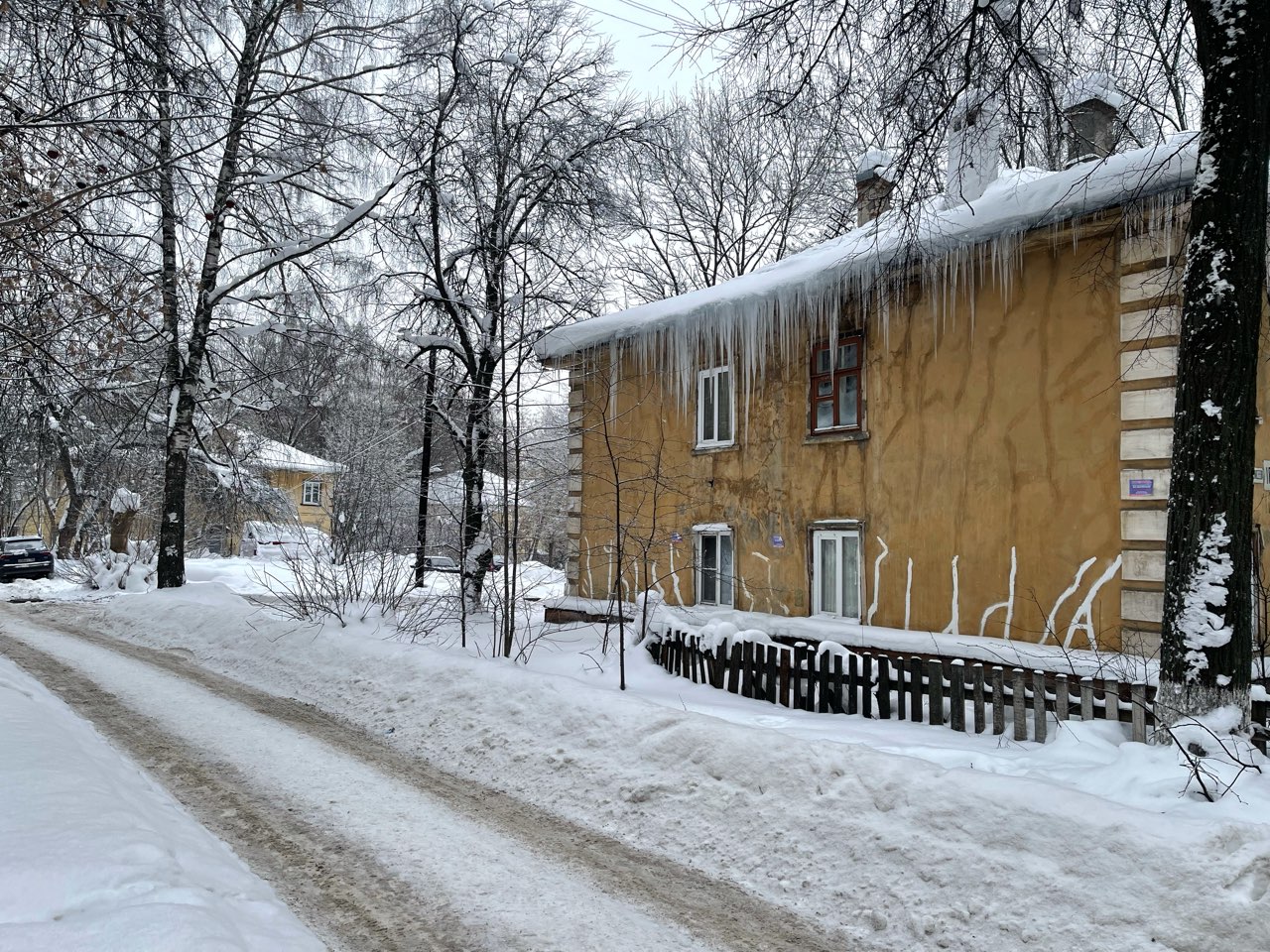 786 нарушений при уборке снега с крыш выявили в Нижегородской области с начала холодов - фото 1