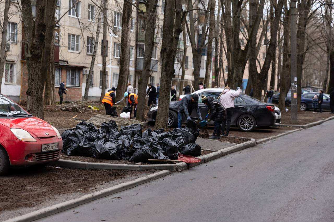 По итогам субботника собрали более 230 тонн мусора в Ростове-на-Дону в  апреле 2024