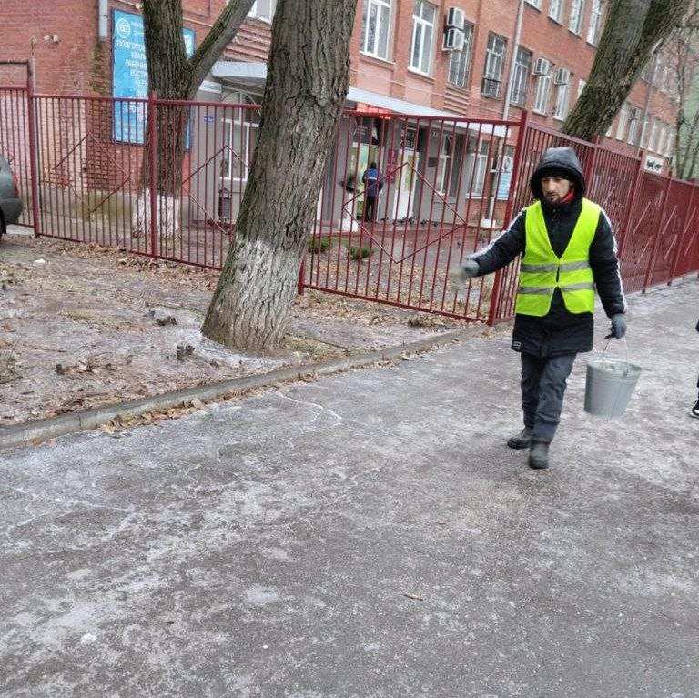 Более 200 претензий к УК направили власти в Ростове из-за обработки улицы от гололеда - фото 1