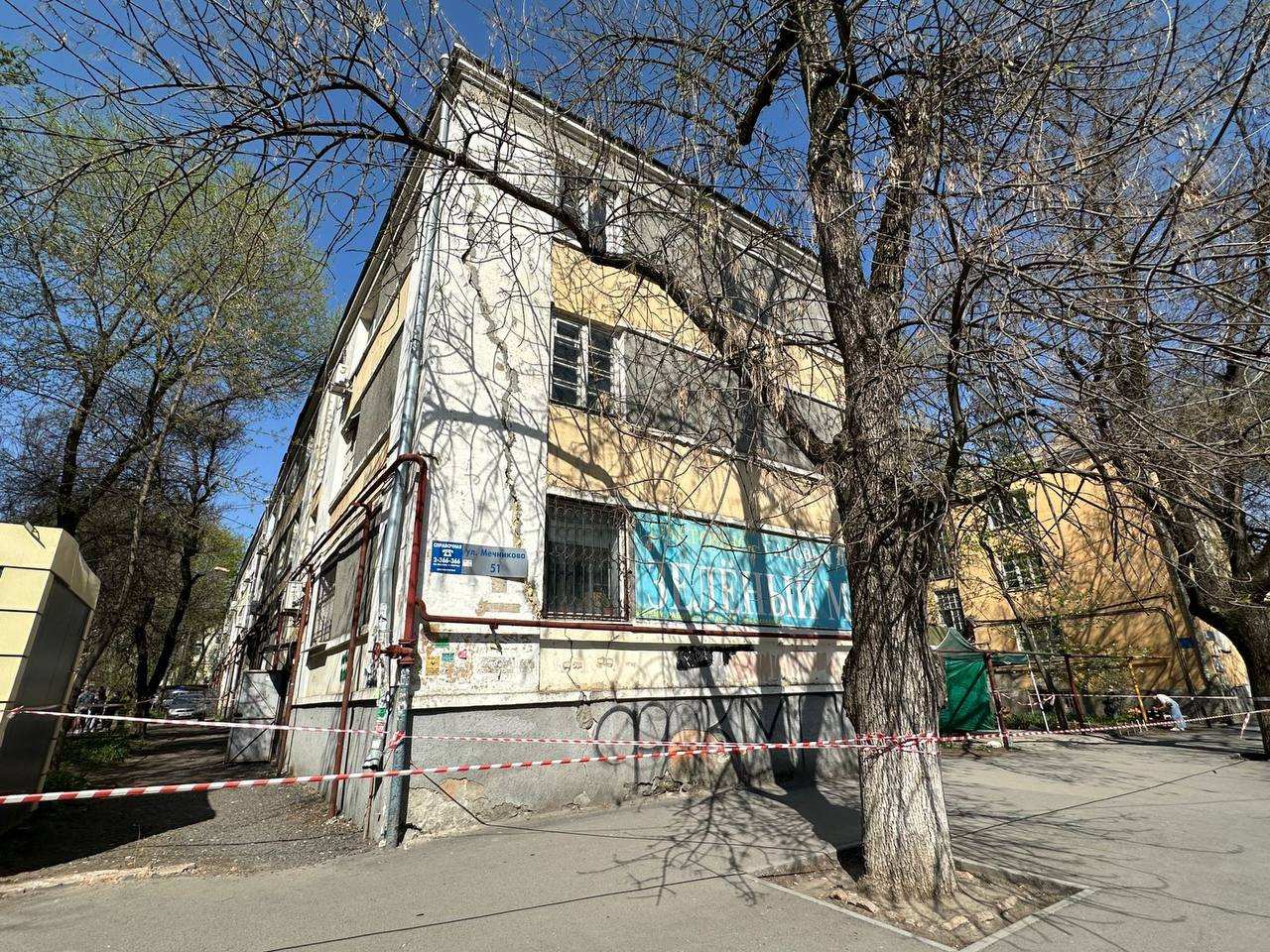 На фасаде дома по ул. Мечникова в Ростове обнаружили трещину - фото 1