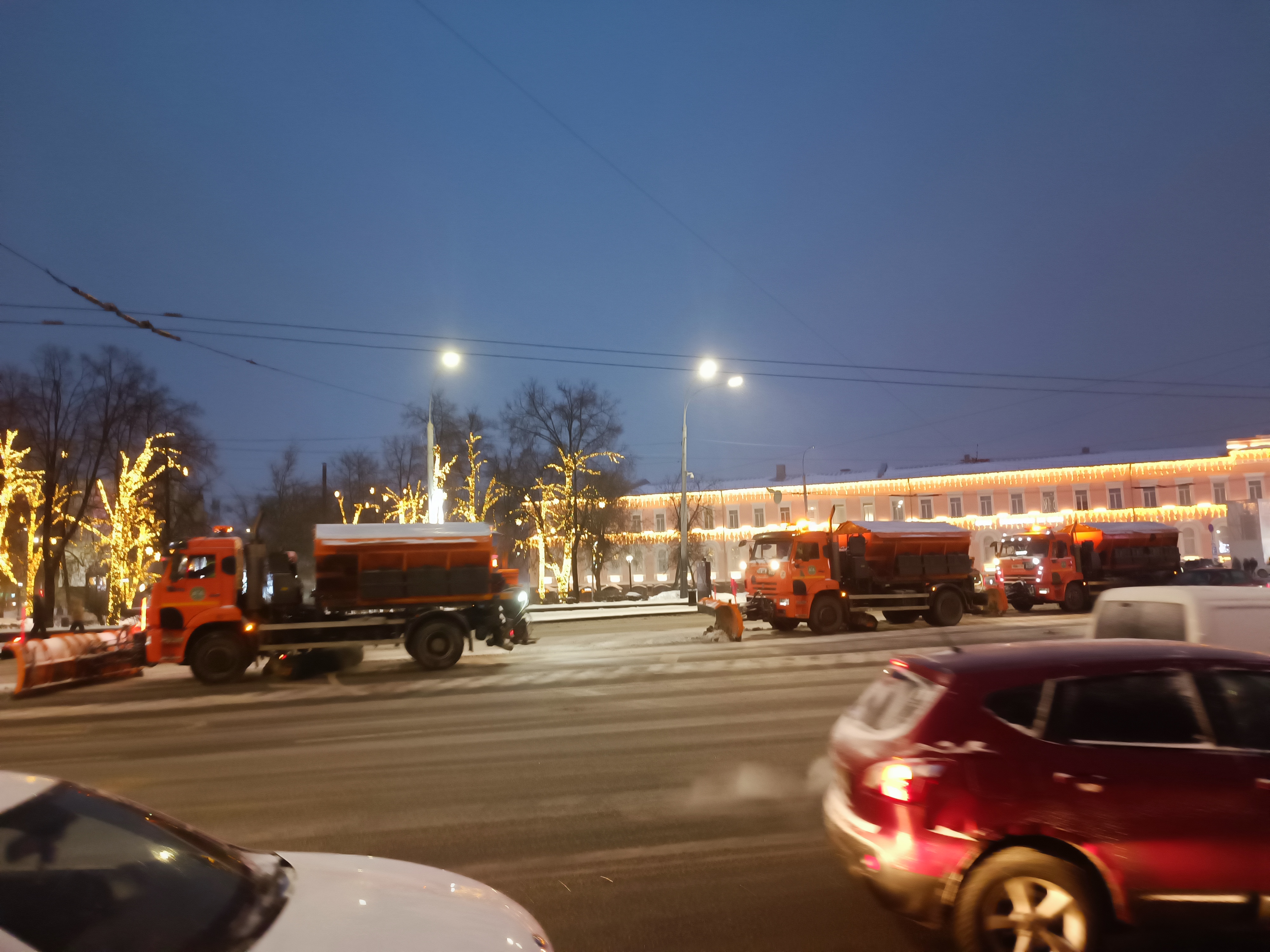600 единиц техники задействовано на уборке снега в Нижнем Новгороде - фото 1
